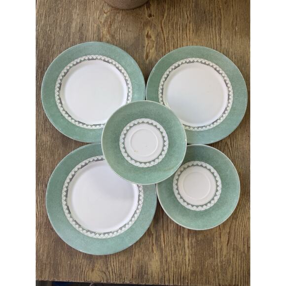 Arcopal Rimmed Glass Plate Set Of 5 Green Rim, Triangles. Grey Bars Salad Saucer - Picture 1 of 10